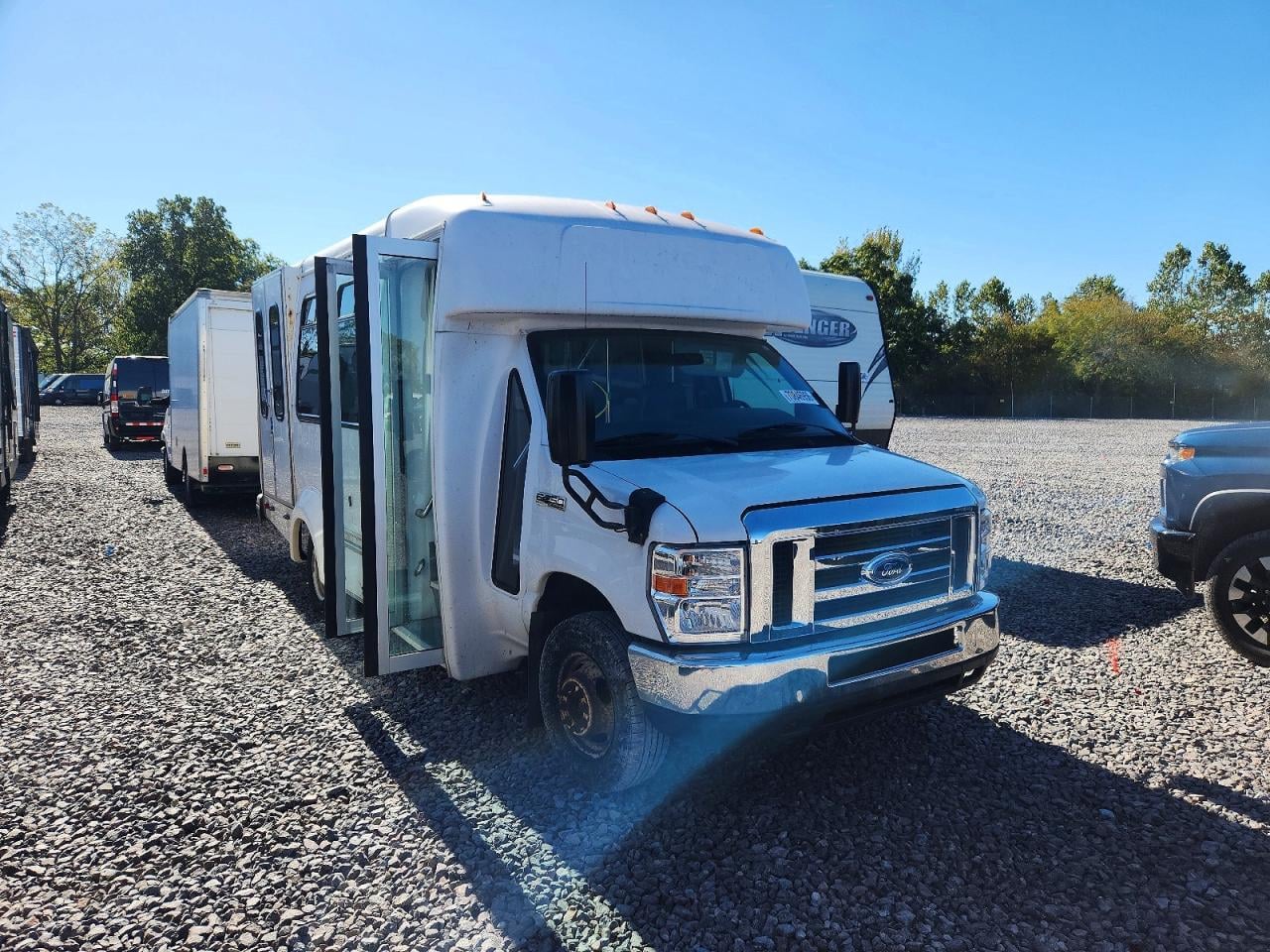 2017 FORD ECONOLINE SHUTTLE BUS | 1FDEE3FS6HDC58606 | UPCARS