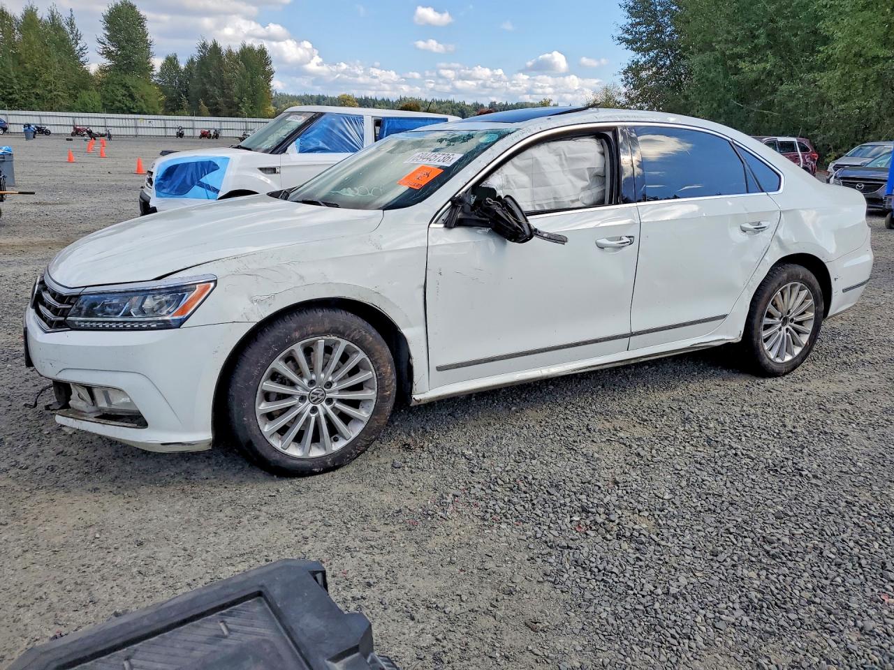 2016 VOLKSWAGEN PASSAT SE | 1VWBS7A31GC019781 | UPCARS