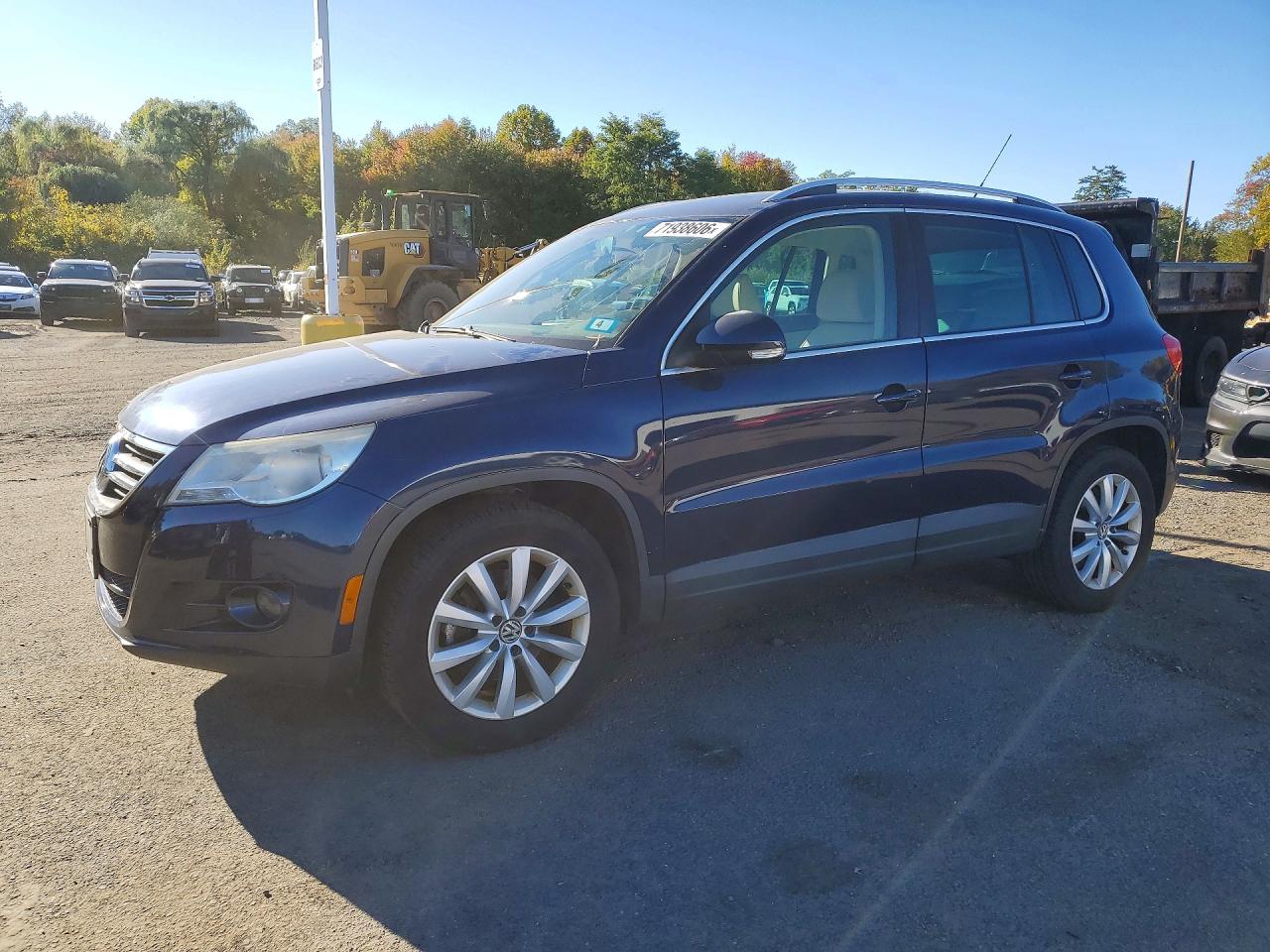 2011 VOLKSWAGEN TIGUAN S | WVGBV7AX8BW527911 | UPCARS