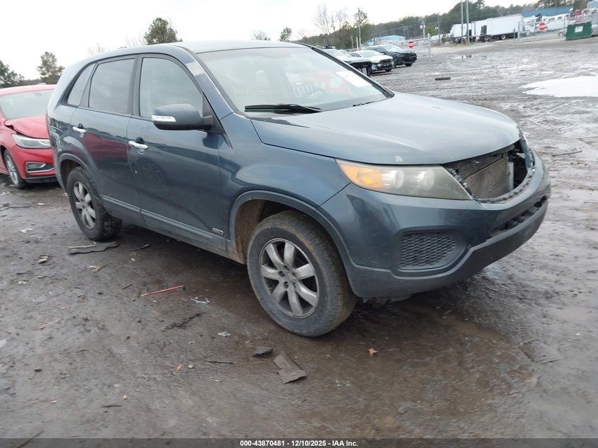 2011 KIA SORENTO LX | 5XYKTCA15BG015812 | UPCARS