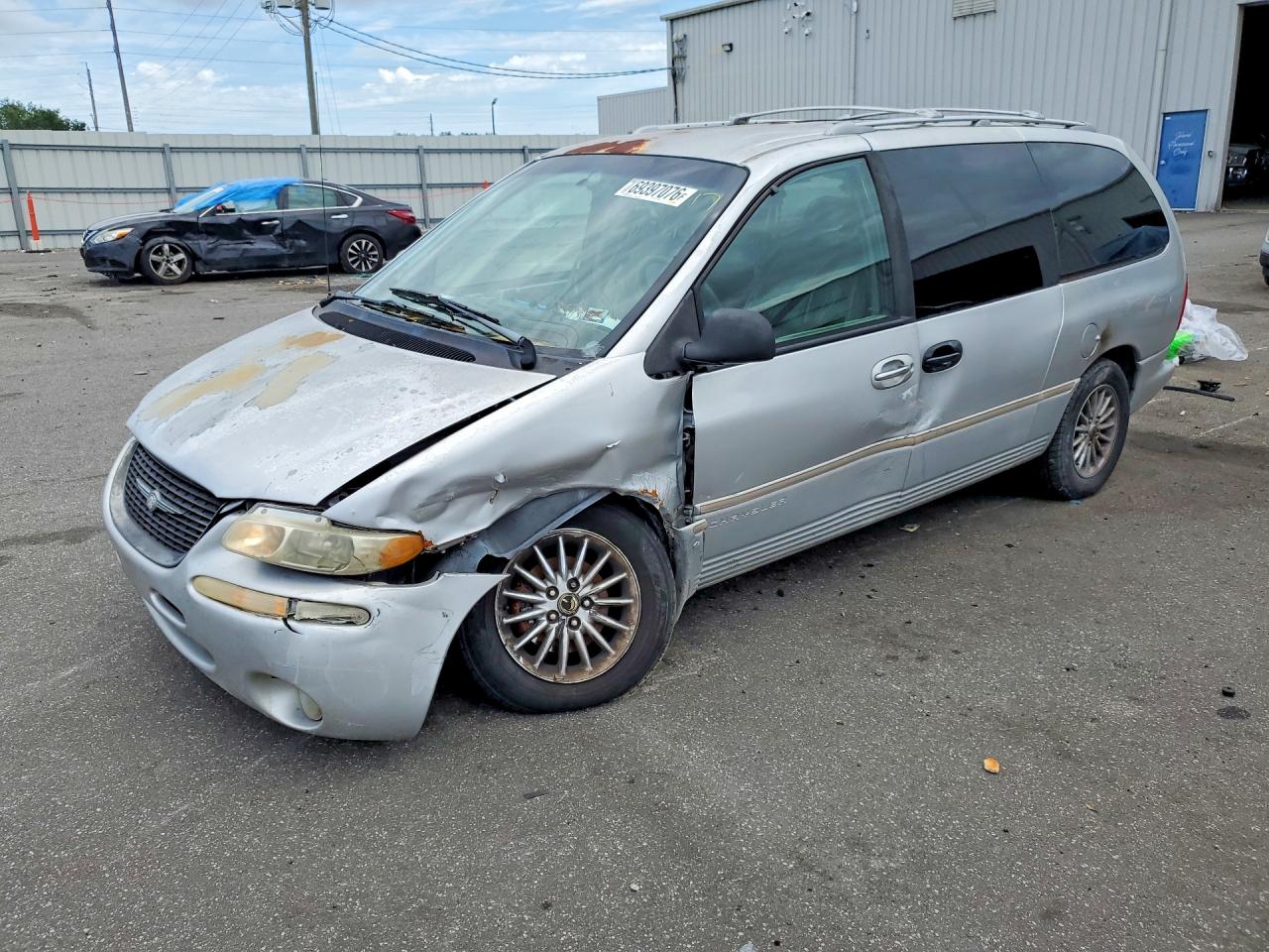 1999 CHRYSLER MINIVAN LIMITED | 1C4GP64L8XB884902 | UPCARS