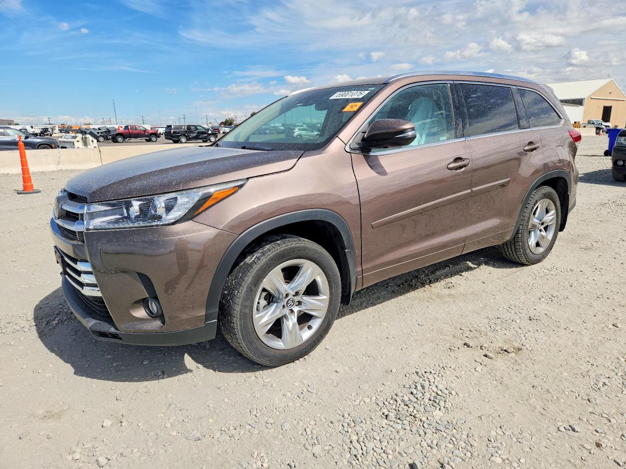 2017 TOYOTA HIGHLANDER LIMITED | 5TDDZRFH7HS403409 | UPCARS