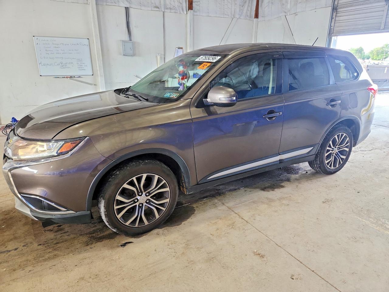 2016 MITSUBISHI OUTLANDER SE | JA4AZ3A30GZ017644 | UPCARS