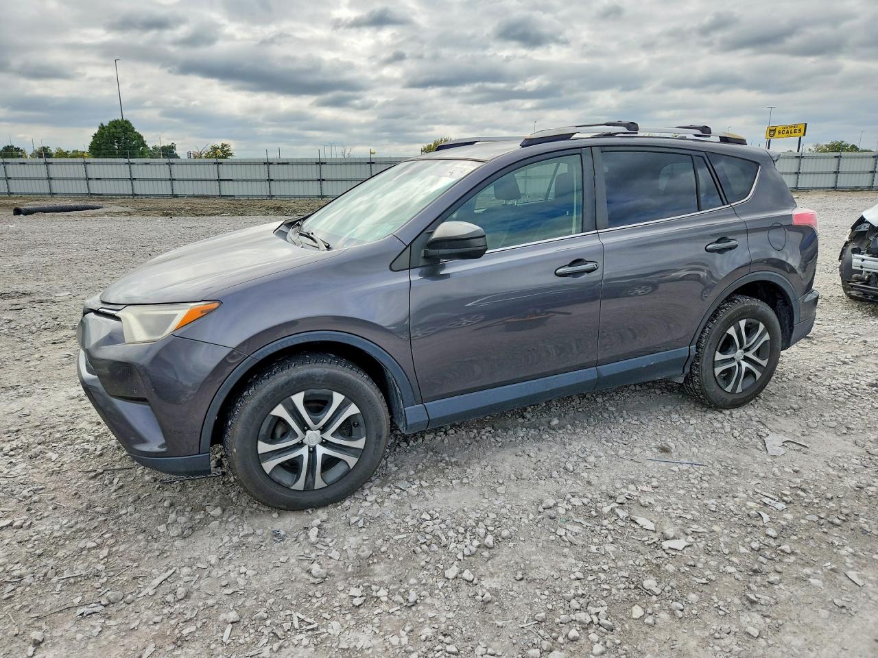 2018 TOYOTA RAV4 LE | JTMZFREV8JJ728689 | UPCARS