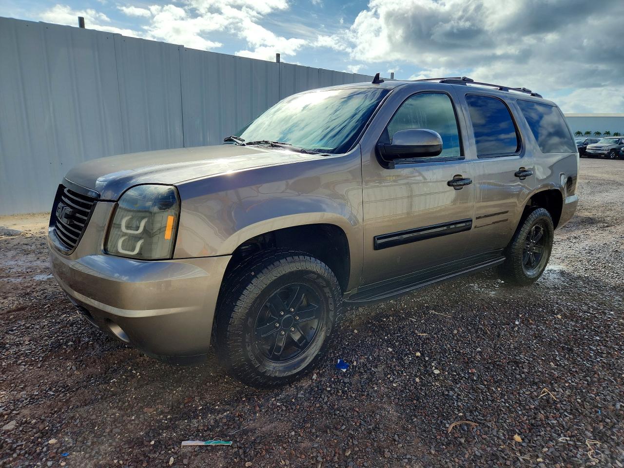 2011 GMC YUKON SLE | 1GKS2AE00BR128503 | UPCARS