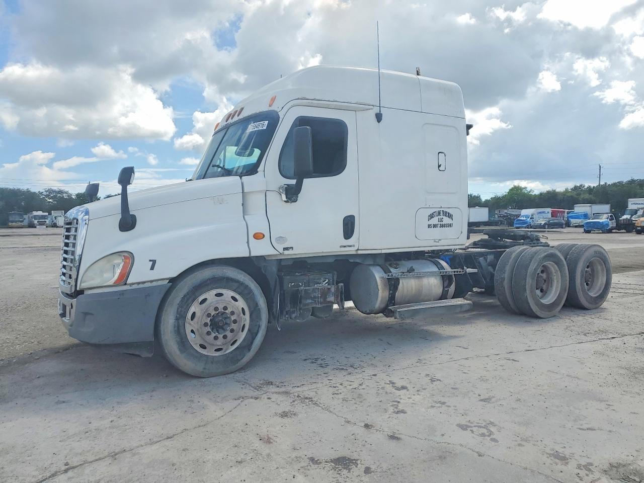 2012 FREIGHTLINER ALL OTHER CASCADIA 1 - SEMI TRUCK | 1FUJGLDRXCSBB2296 | UPCARS