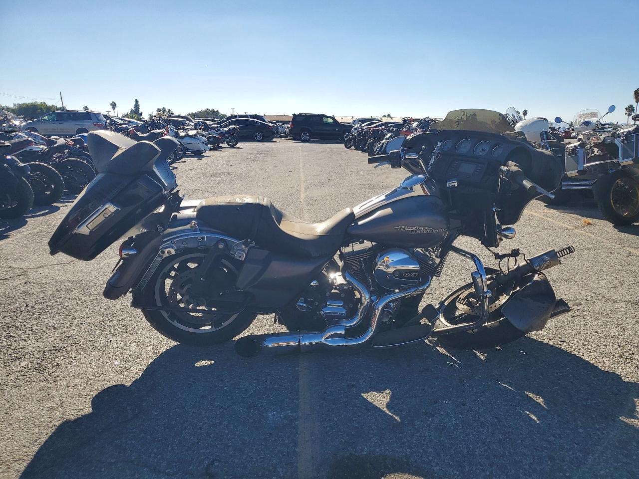 2015 HARLEY-DAVIDSON FL STREET GLIDE | 1HD1KBM12FB697843 | UPCARS
