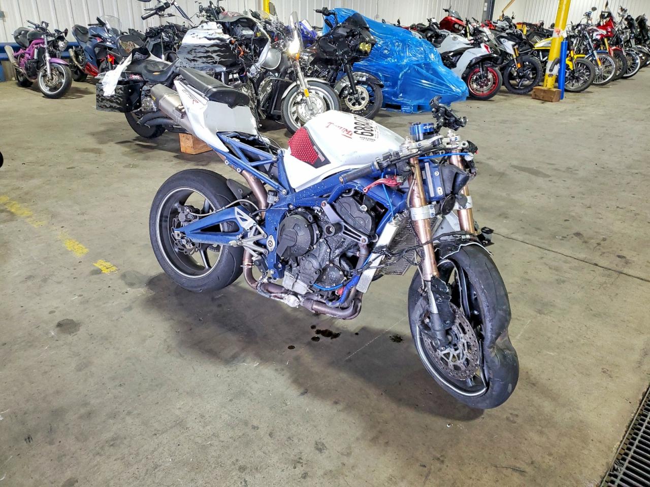 2011 TRIUMPH MOTORCYCLE DAYTONA 675 | SMTD00NSXBJ448398 | UPCARS