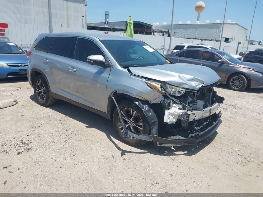 2019 TOYOTA HIGHLANDER LE | 5TDZARFH3KS060568 | UPCARS