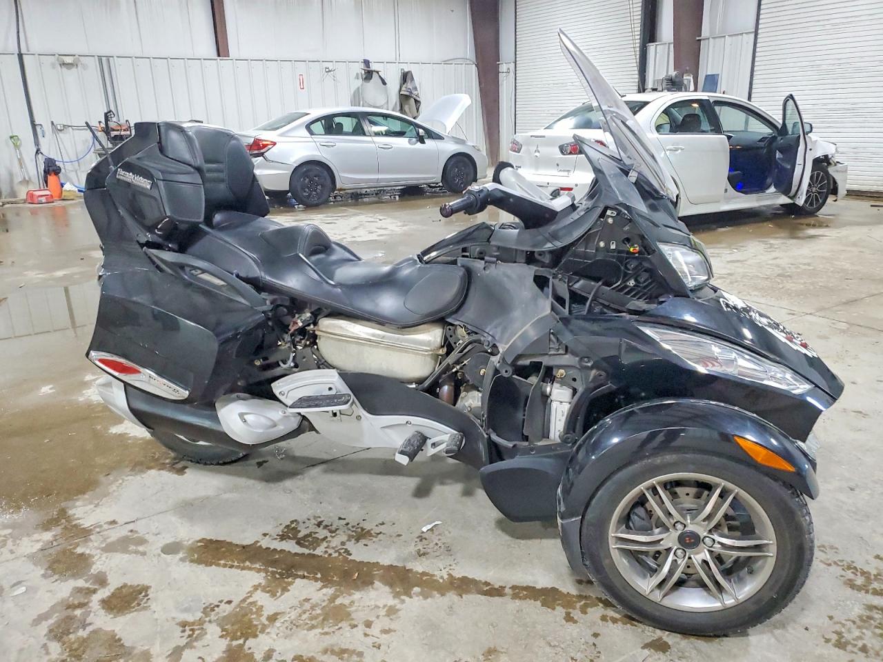 2011 CAN-AM SPYDE RT | 2BXJBLC1XBV000107 | UPCARS