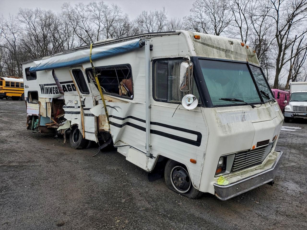 1982 CHEVROLET P SERIES WINNEBAGO CHIEFTAIN RECREATIONAL VEHICLE | 1GBJP37W4C3315113 | UPCARS