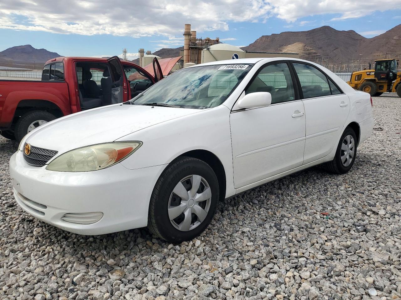 2004 TOYOTA CAMRY LE | JTDBE32KX40255576 | UPCARS