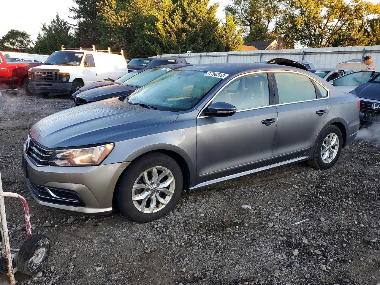 2016 VOLKSWAGEN PASSAT S | 1VWAT7A36GC052462 | UPCARS