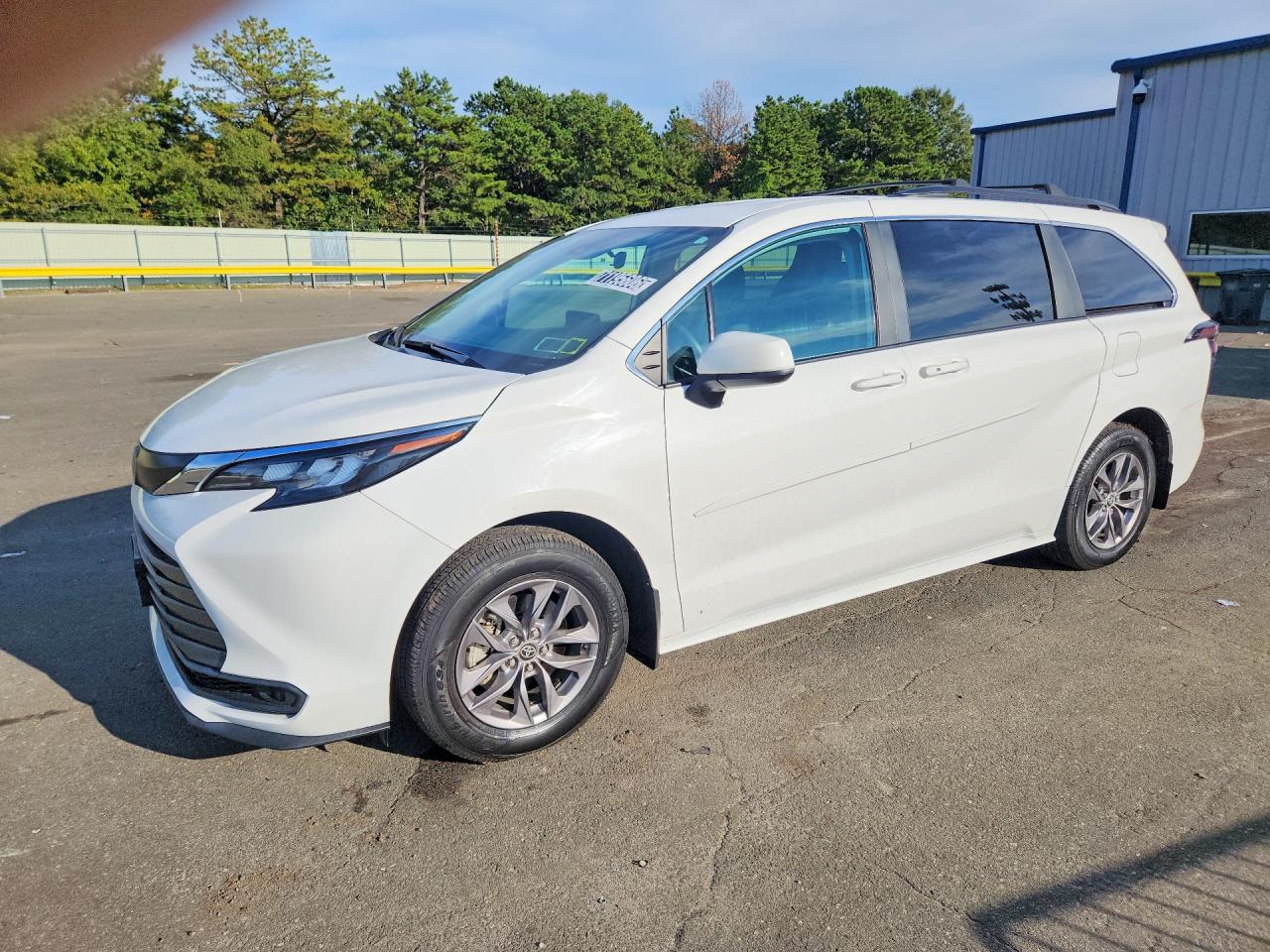 2024 TOYOTA SIENNA LE | 5TDKSKFCXRS119393 | UPCARS