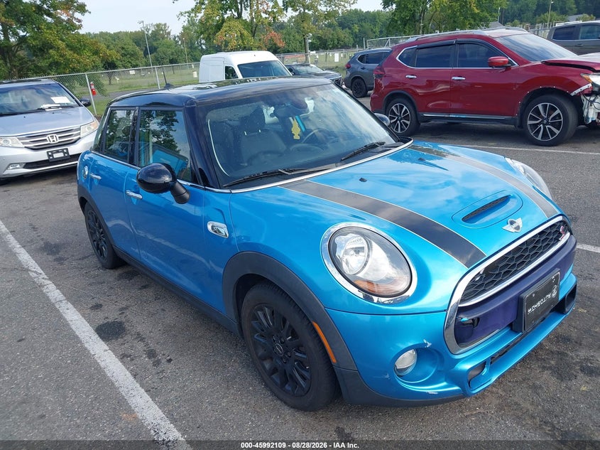 2015 MINI HARDTOP COOPER S | WMWXU3C56F2B58318 | UPCARS