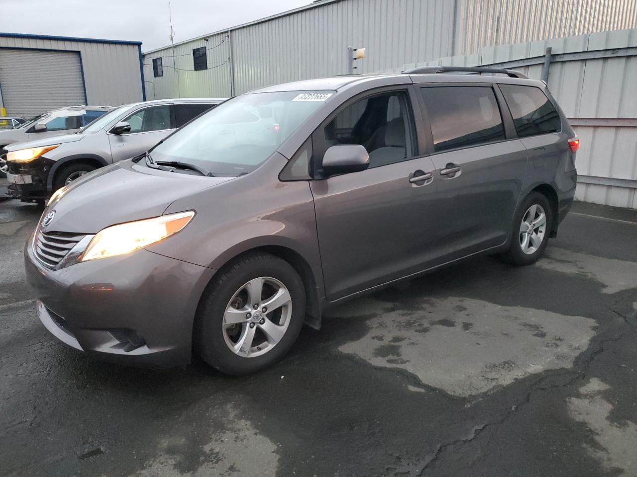 2017 TOYOTA SIENNA LE | 5TDKZ3DC5HS876138 | UPCARS