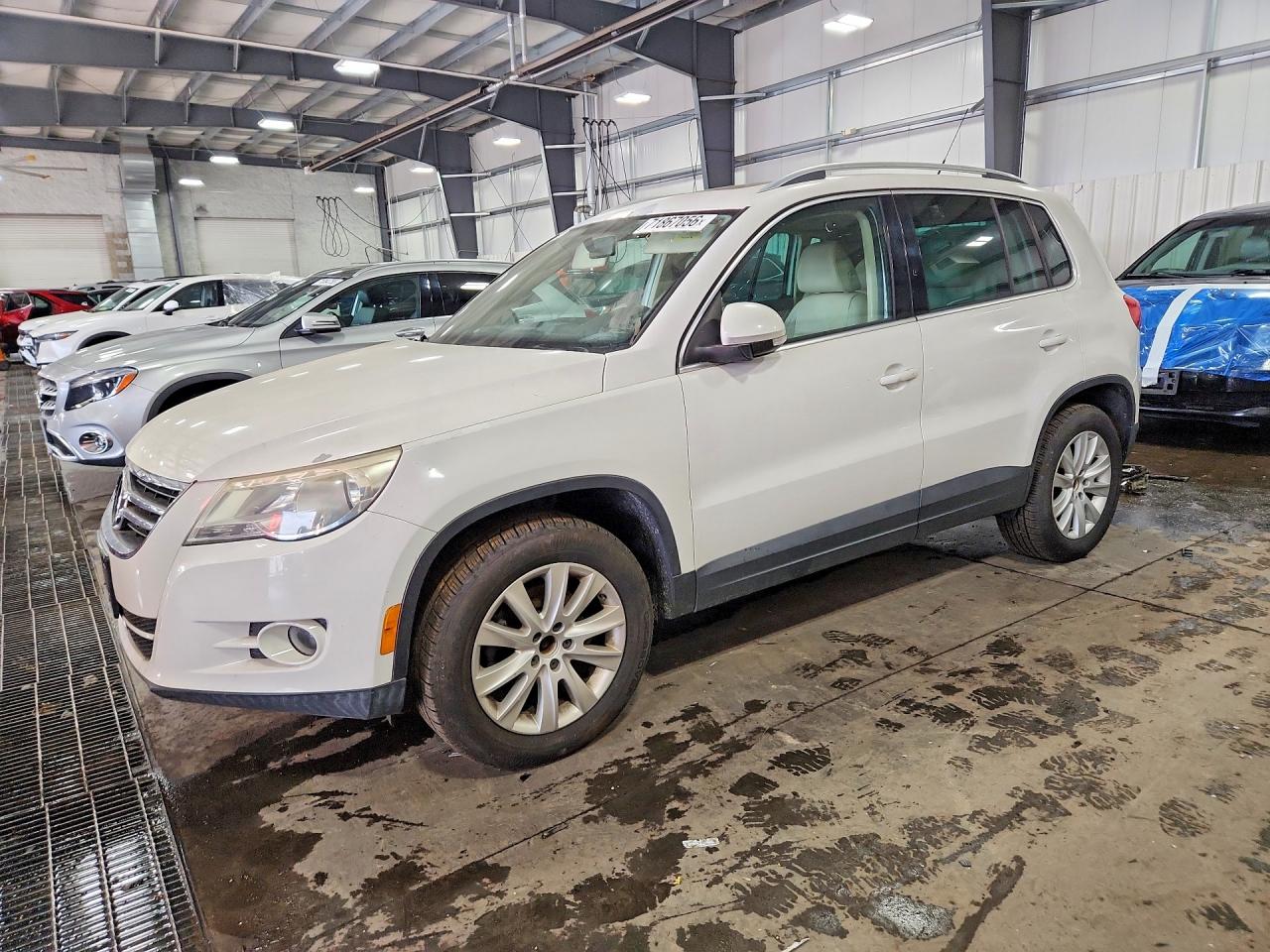 2010 VOLKSWAGEN TIGUAN SE | WVGBV7AX2AW512710 | UPCARS