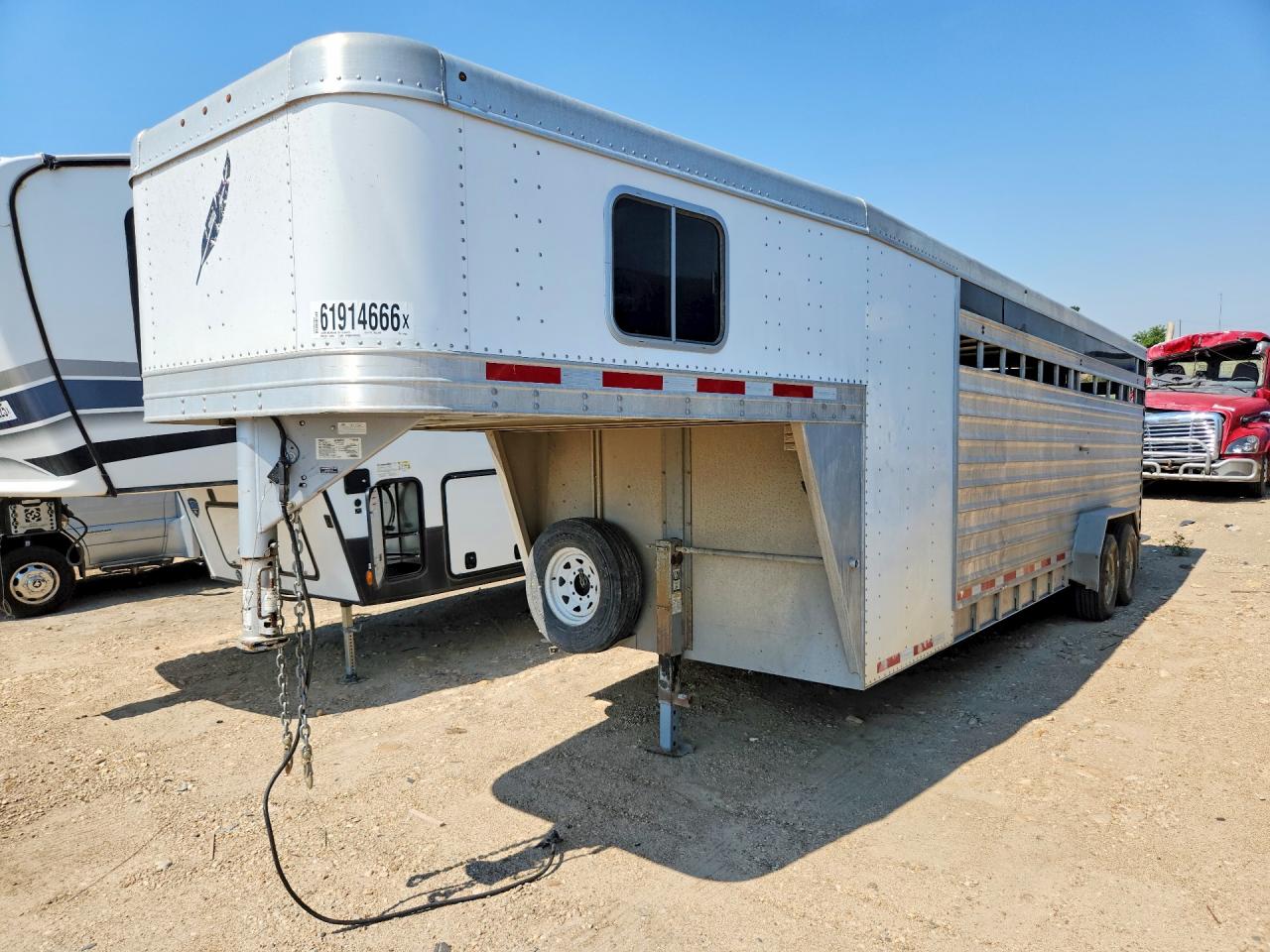 2014 CWCF FEATHERLIT E 8413 LIVESTOCK TRAILER | 4FGB12422EC131833 | UPCARS