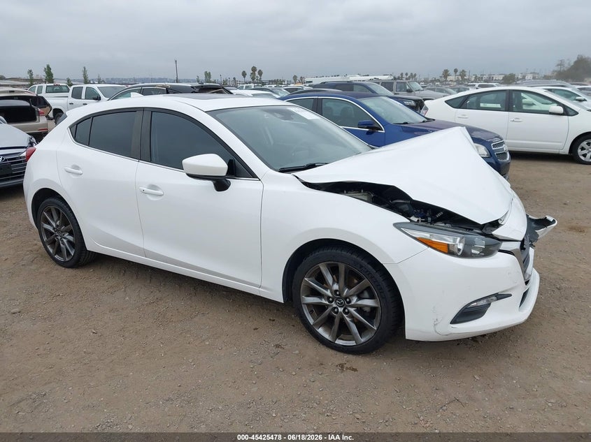 2018 MAZDA MAZDA3 TOURING | 3MZBN1L32JM274673 | UPCARS