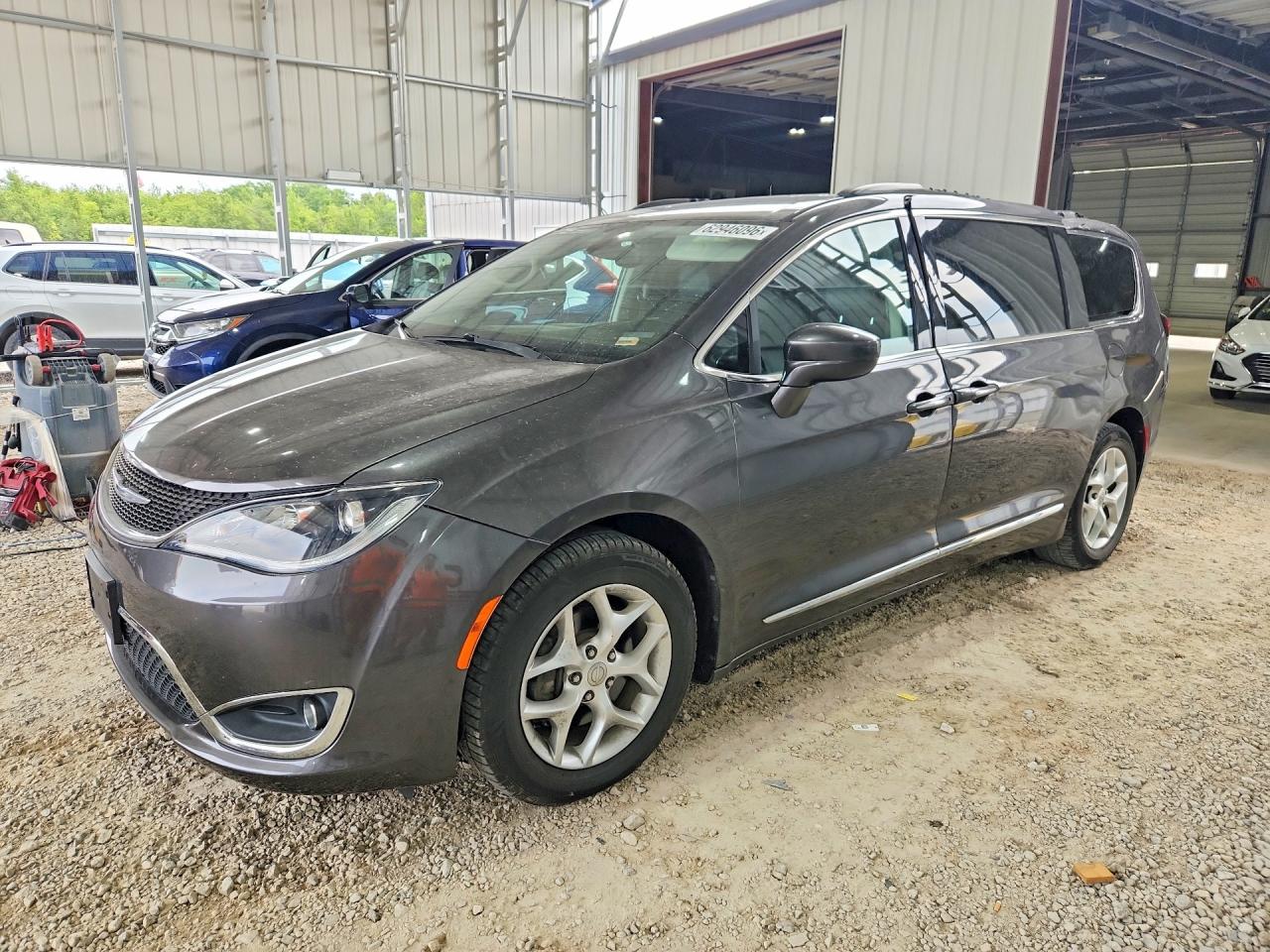 2017 CHRYSLER PACIFICA TOURING L | 2C4RC1BG2HR785136 | UPCARS