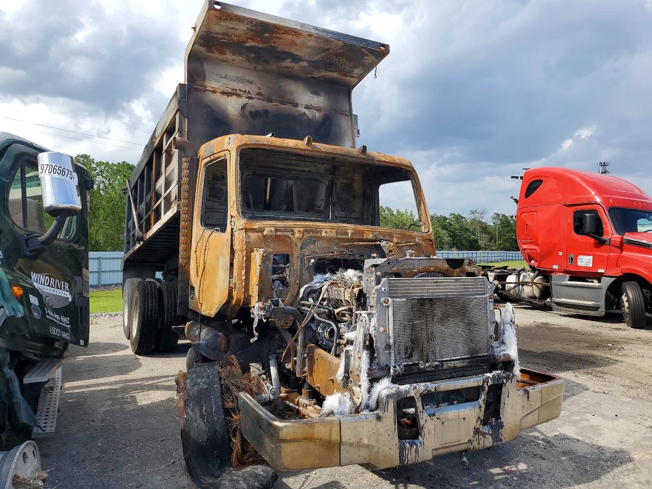 2007 VOLVO VN DUMP TRUCK | 4V5KC9GG57N443376 | UPCARS
