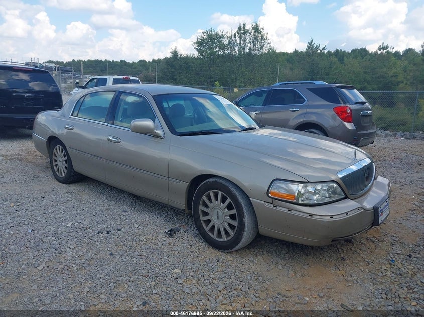 2007 LINCOLN TOWN CAR SIGNATURE | 1LNHM81VX7Y639705 | UPCARS