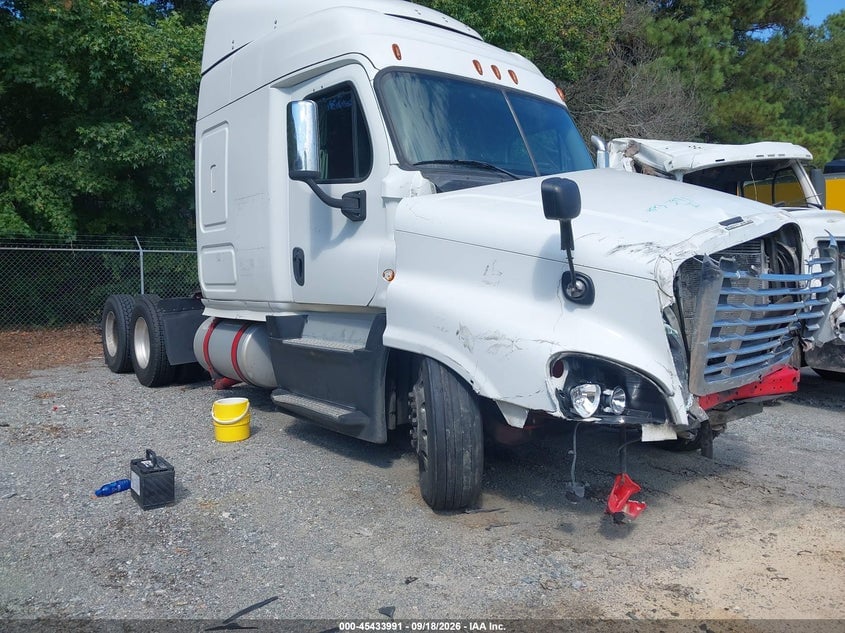2015 FREIGHTLINER CASCADIA 125 | 3AKGGLBG1FSGS4659 | UPCARS