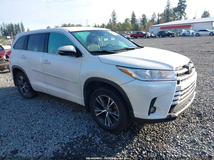 2018 TOYOTA HIGHLANDER LE | 5TDBZRFH7JS891757 | UPCARS