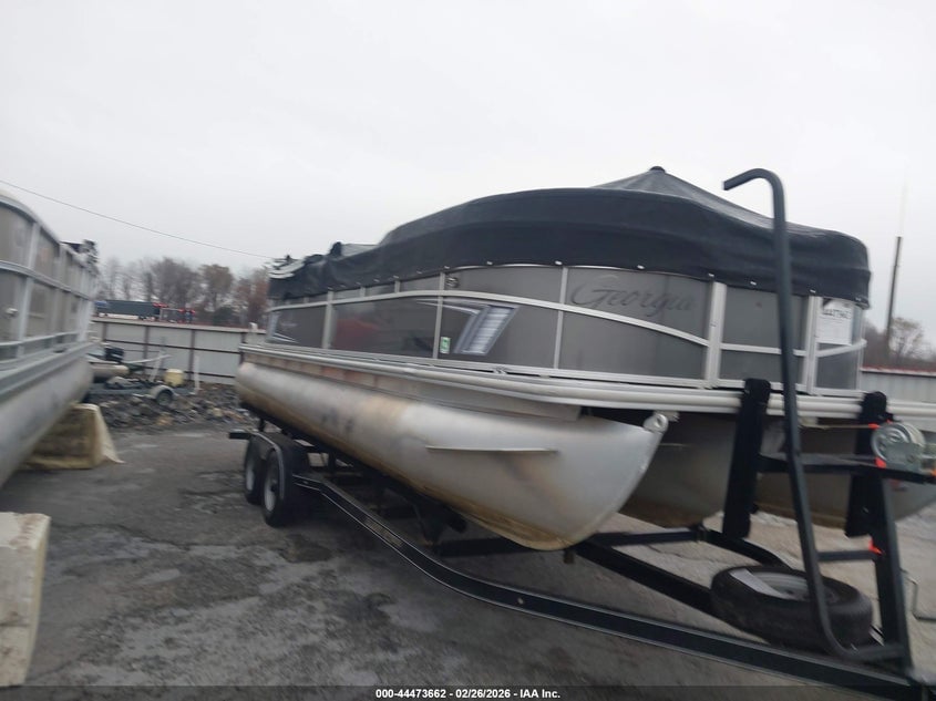 2022 SUN CHASER PONTOON BOAT - MOTOR - TRAILER | SUN34152B222 | UPCARS
