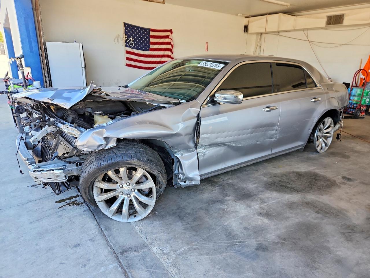 2018 CHRYSLER 300 LIMITED | 2C3CCAEG0JH152569 | UPCARS