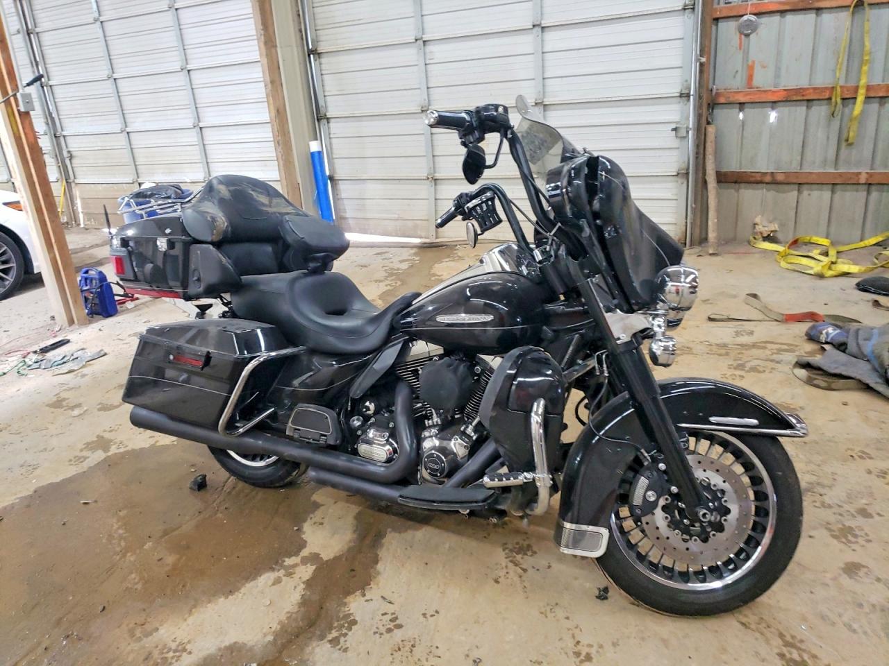 2011 HARLEY-DAVIDSON FL | 1HD1KEM15BB652388 | UPCARS