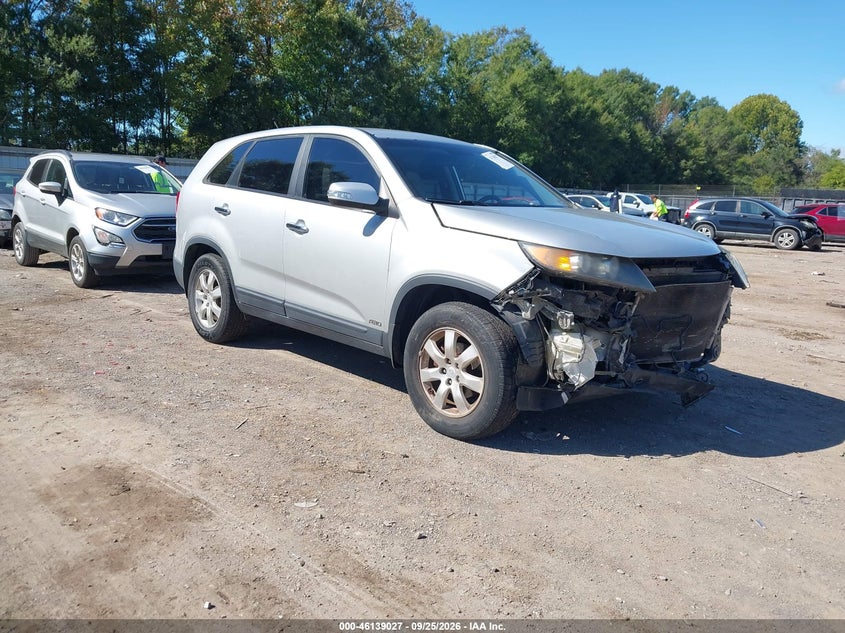 2011 KIA SORENTO LX | 5XYKTCA12BG137768 | UPCARS