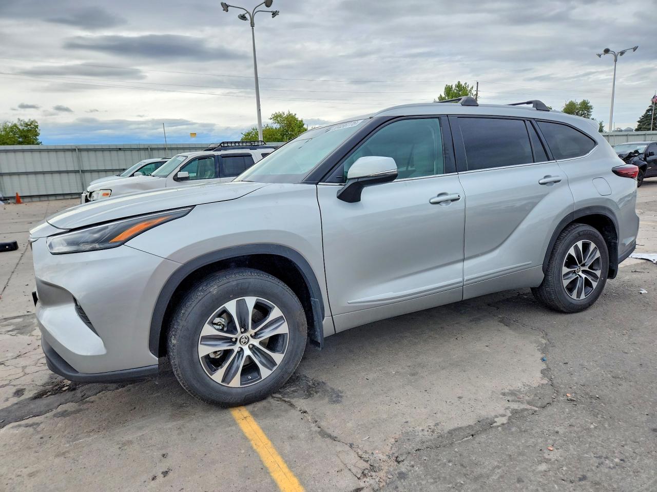 2024 TOYOTA HIGHLANDER XLE | 5TDKDRBH8RS529372 | UPCARS