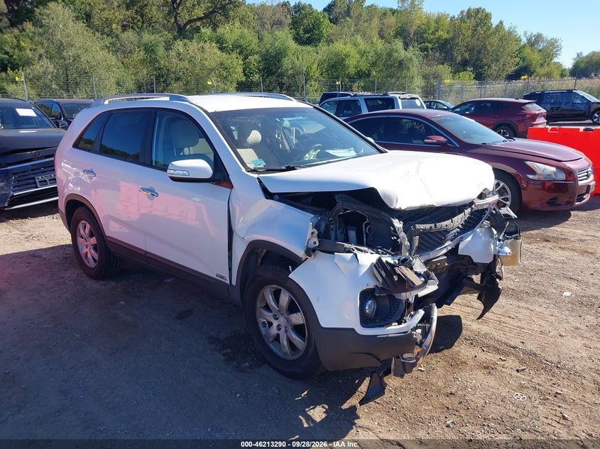 2011 KIA SORENTO LX | 5XYKTDA1XBG154825 | UPCARS