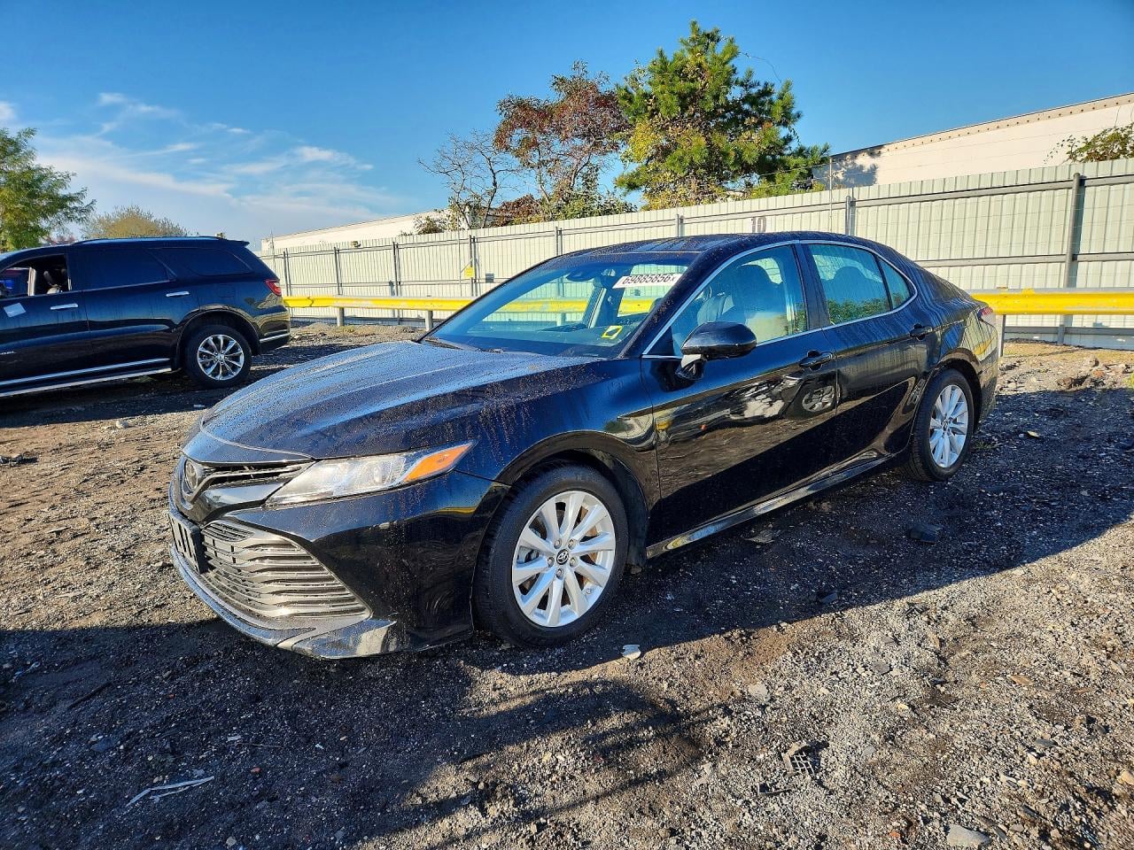 2018 TOYOTA CAMRY LE | 4T1B11HK8JU646099 | UPCARS