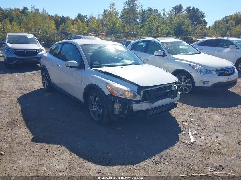2013 VOLVO C30 T5/T5 PLATINUM/T5 PREMIER/T5 PREMIER PLUS/T5 R-DESIGN/T5 R-DESIGN PLATINUM/T5 R-DESIGN PREMIER | YV1672MK7D2309126 | UPCARS