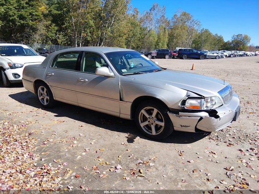 2004 LINCOLN TOWN CAR SIGNATURE | 1LNHM81W54Y610116 | UPCARS