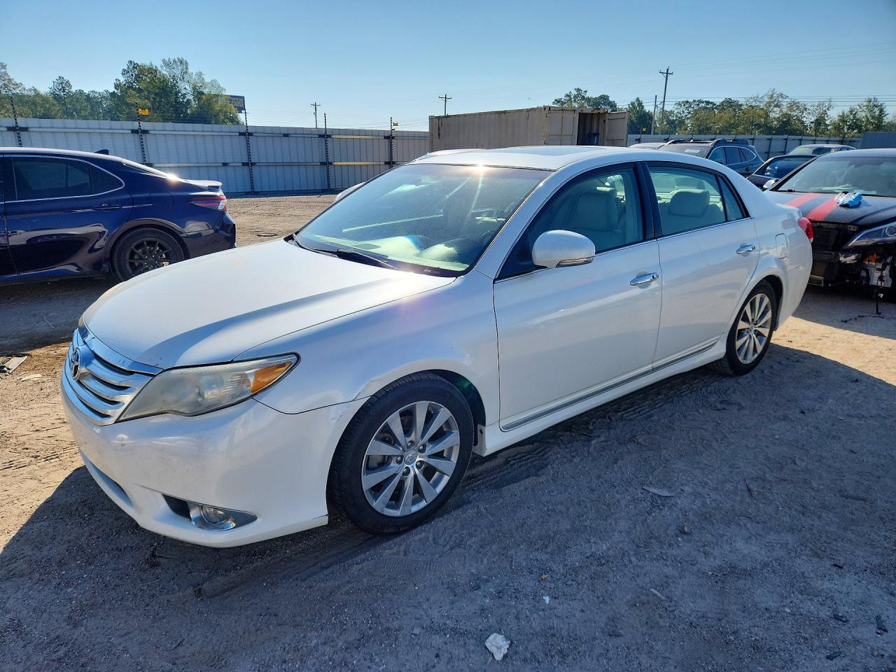 2011 TOYOTA AVALON LIMITED | 4T1BK3DB1BU381669 | UPCARS