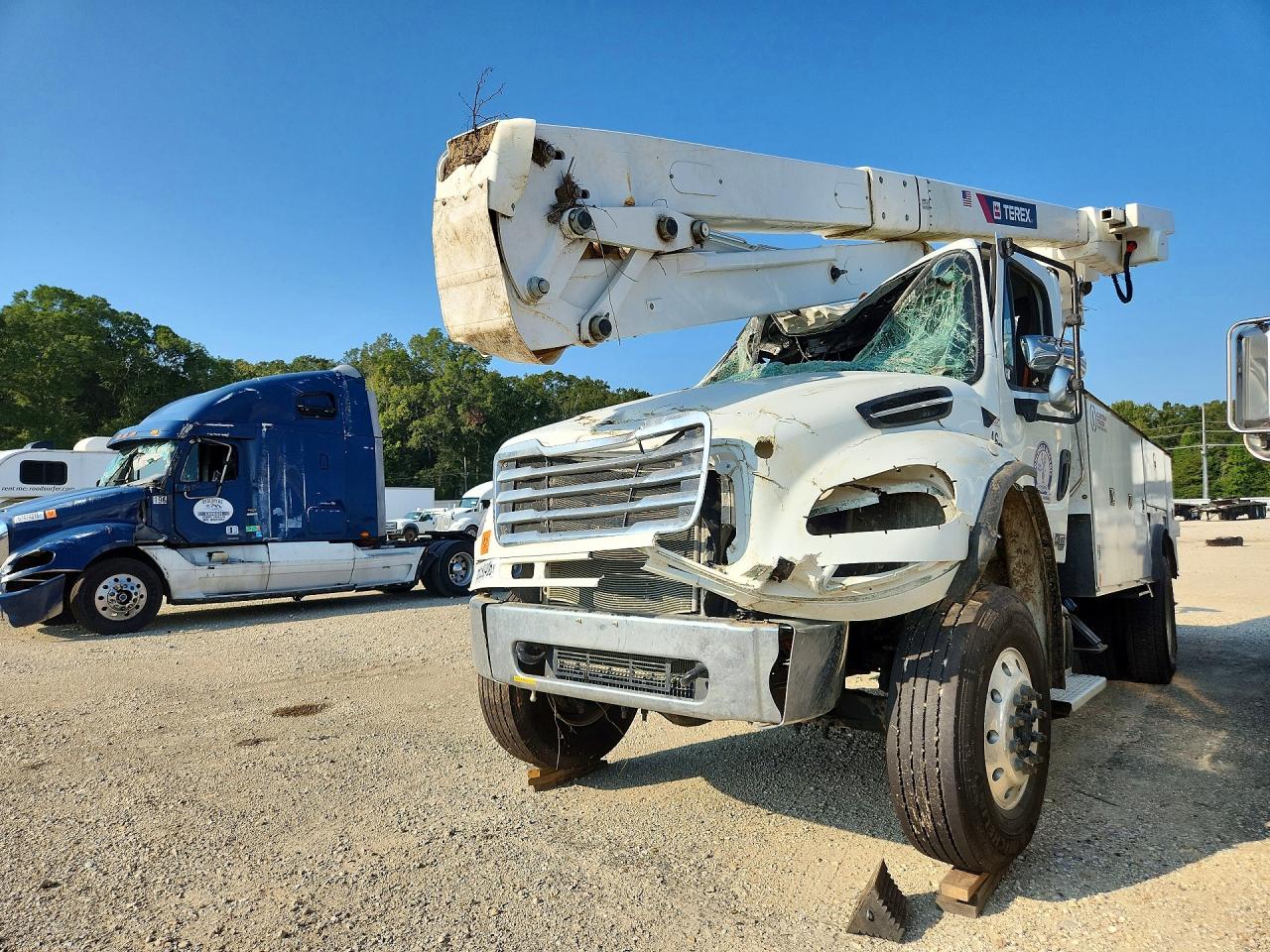 2026 FREIGHTLINER ALL OTHER BUSINESS CLASS  BUCKET TRUCK | 1FVDCXFE1THWV0132 | UPCARS