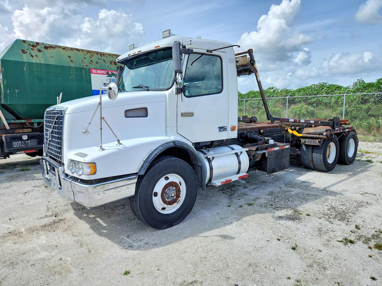 2006 VOLVO VHD ROLL-OFF CONTAINER TRUCK | 4V5KC9GG16N415654 | UPCARS