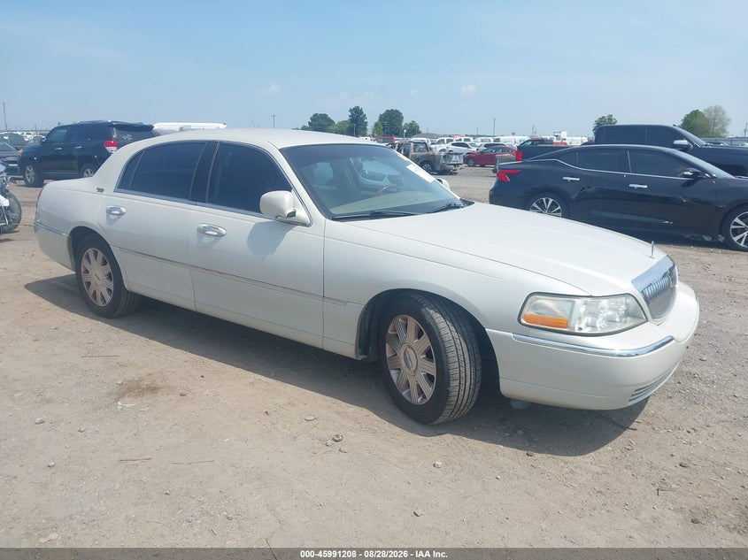 2005 LINCOLN TOWN CAR SIGNATURE LIMITED | 1LNHM82W75Y664839 | UPCARS