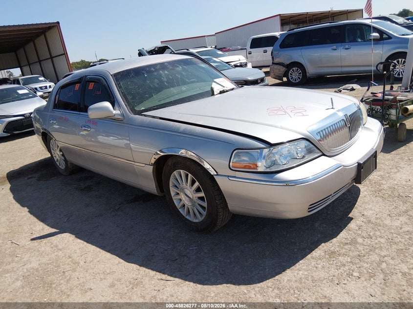 2004 LINCOLN TOWN CAR SIGNATURE | 1LNHM81W54Y617776 | UPCARS