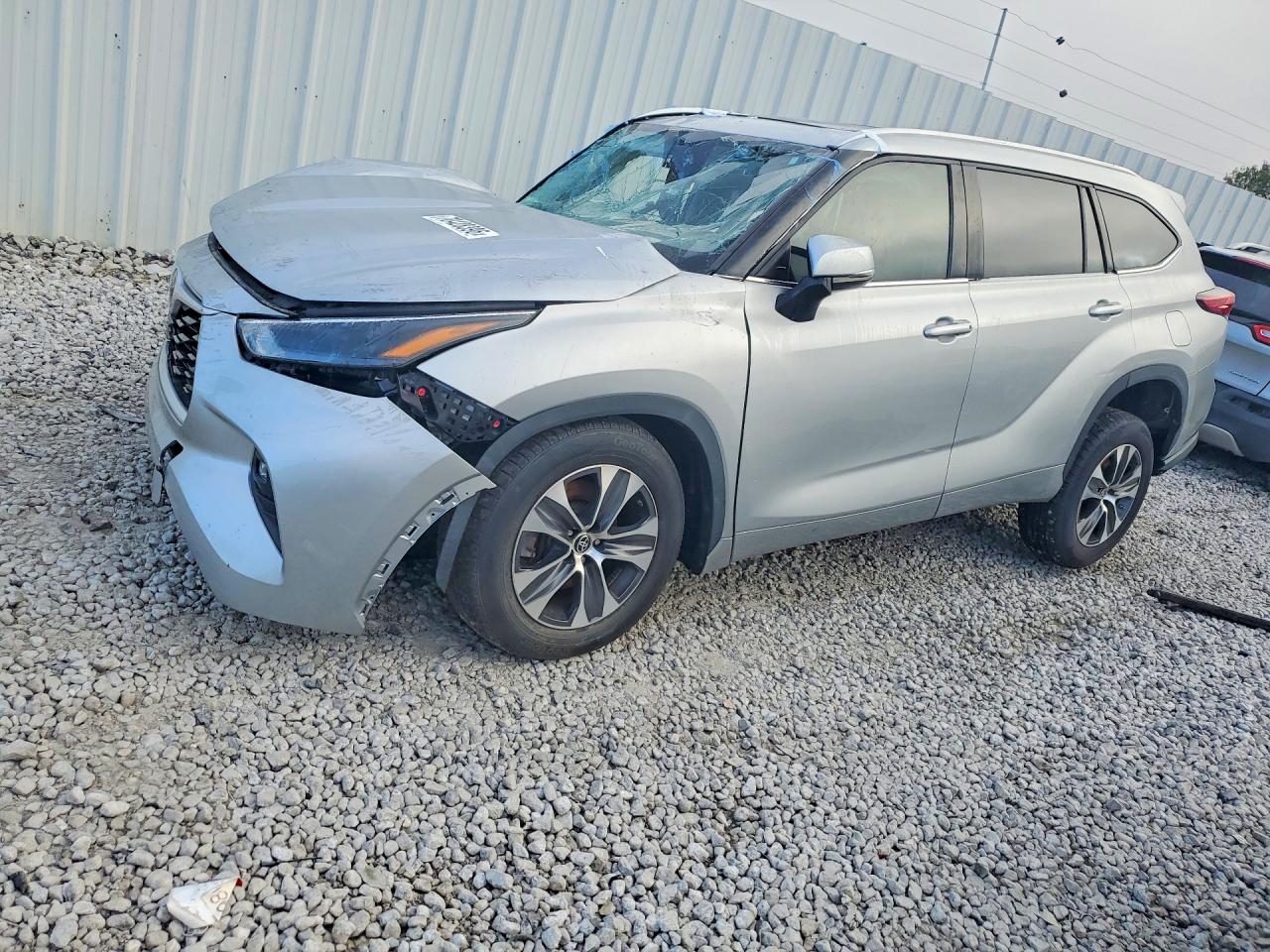 2022 TOYOTA HIGHLANDER XLE | 5TDGZRAH1NS539907 | UPCARS