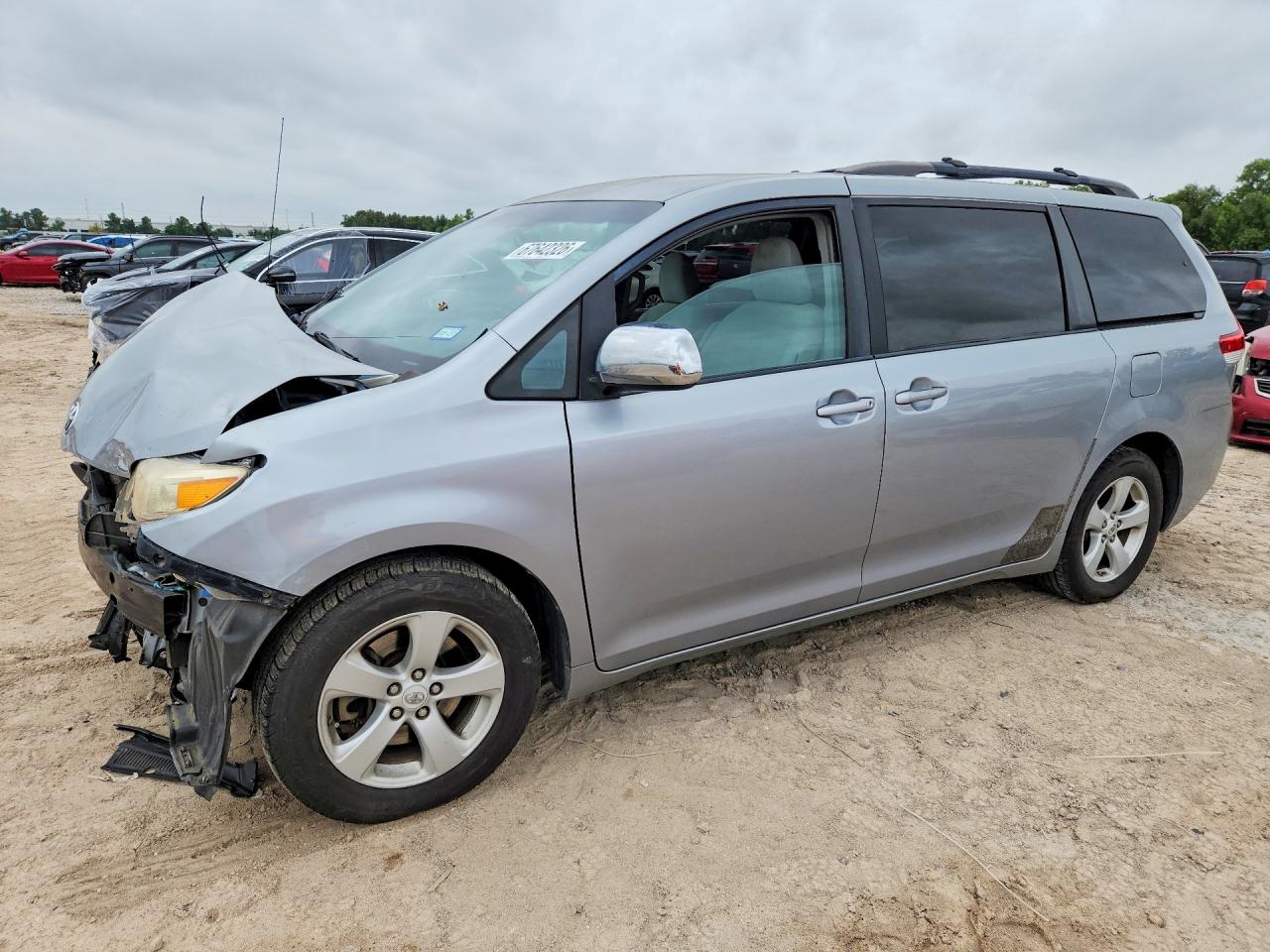 2011 TOYOTA SIENNA LE | 5TDKK3DCXBS068444 | UPCARS