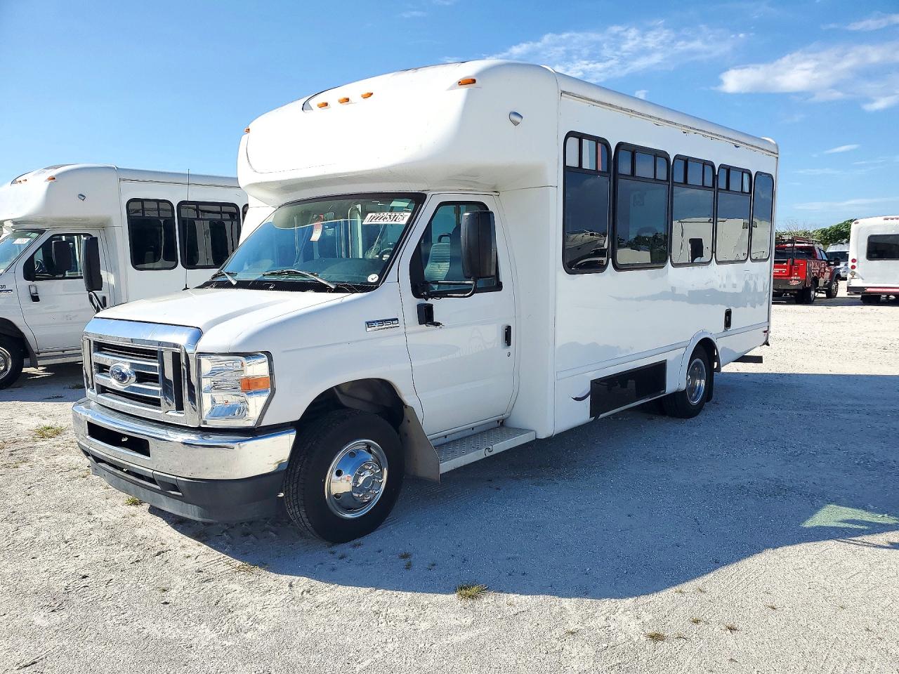 2021 FORD ECONOLINE SHUTTLE BUS | 1FDEE3FNXMDC10823 | UPCARS