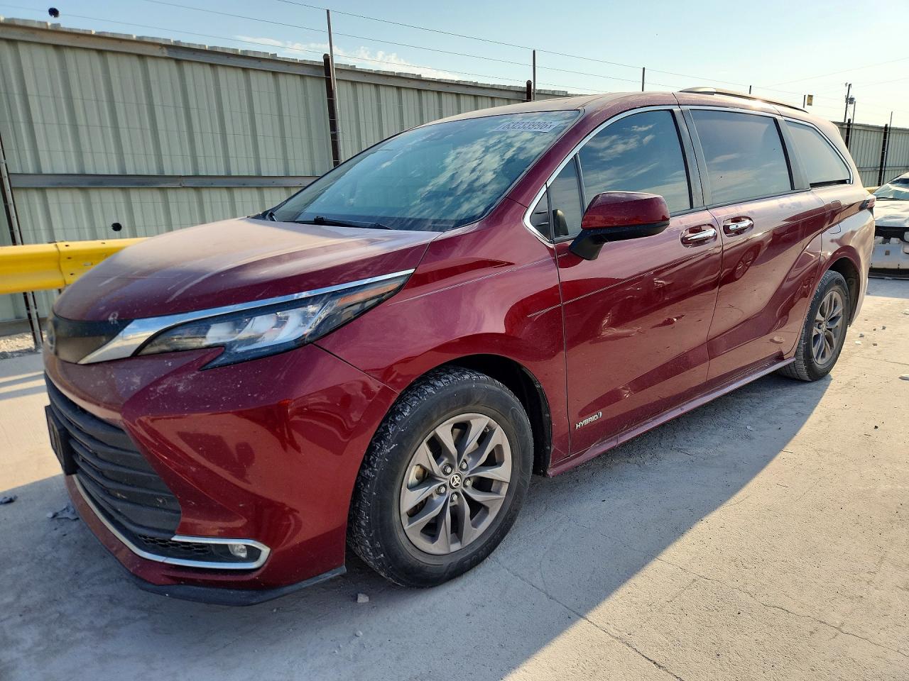 2021 TOYOTA SIENNA XLE | 5TDYRKEC2MS008305 | UPCARS