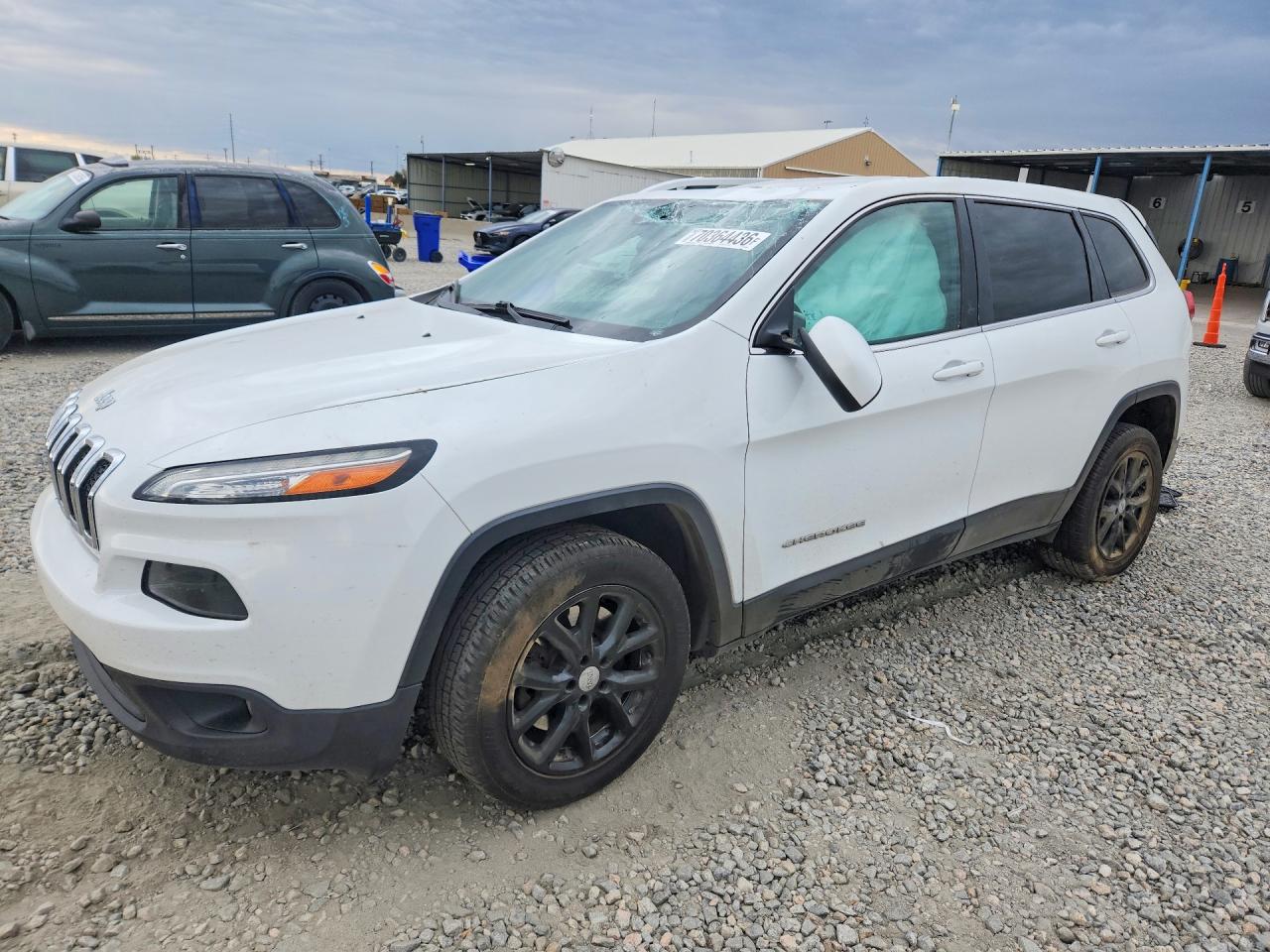 2016 JEEP CHEROKEE LATITUDE | 1C4PJLCB9GW303604 | UPCARS