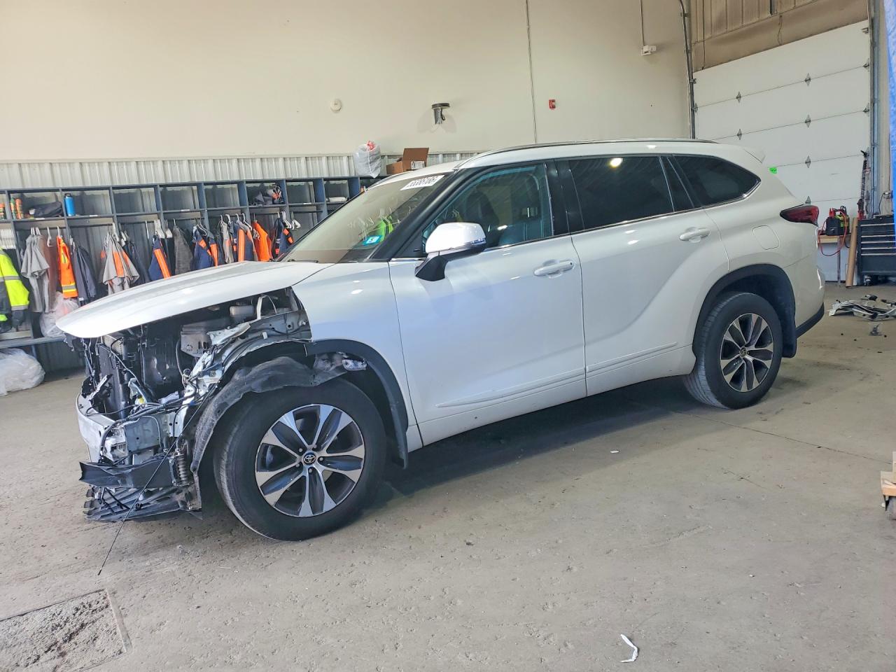 2021 TOYOTA HIGHLANDER XLE | 5TDHZRBH3MS062415 | UPCARS