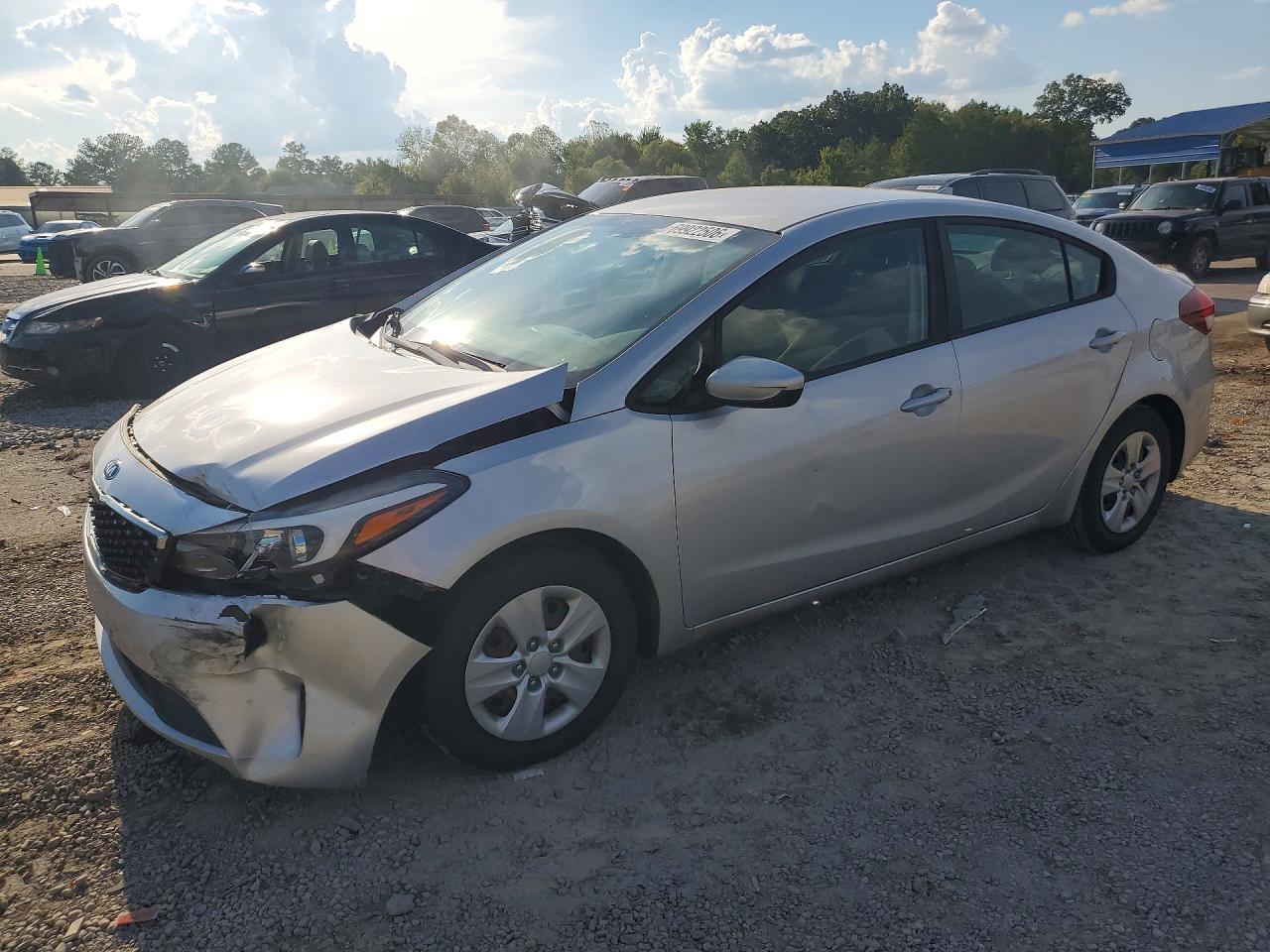 2018 KIA FORTE LX | 3KPFK4A77JE241876 | UPCARS