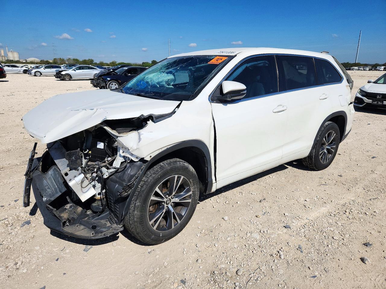 2018 TOYOTA HIGHLANDER LE | 5TDZARFH7JS036983 | UPCARS